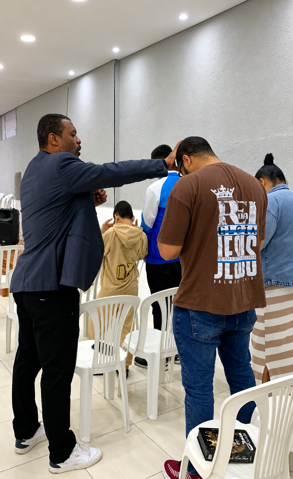 Momento de oração com a comunidade na ADMAC